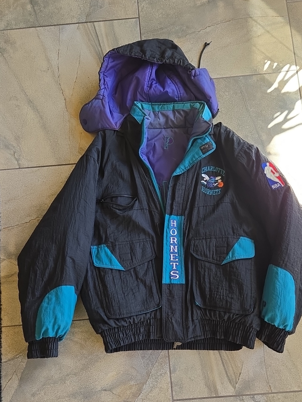 Vintage Pro Player Charlotte Hornets Black Teal Puff Jacket REVERSABLE